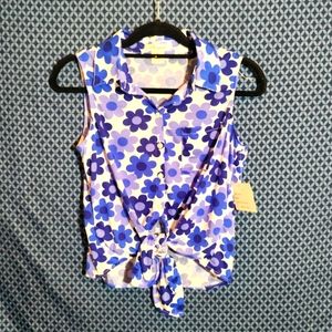Passport - Junior's ivory and blue daisy, button down tank top. New. Size- M